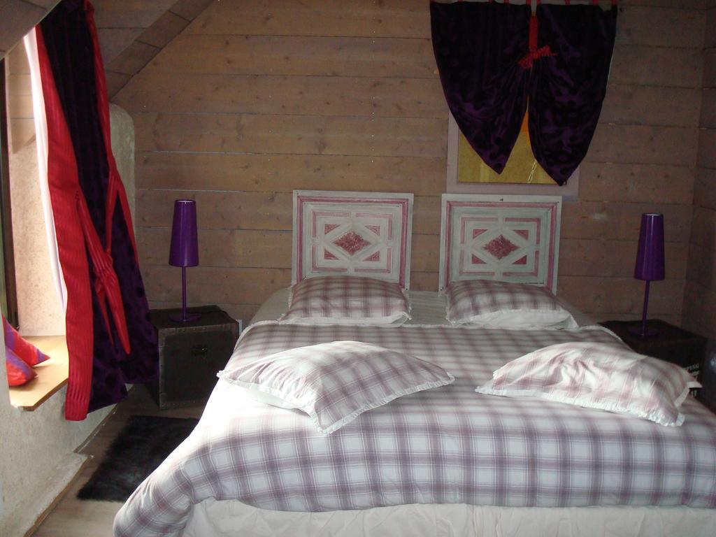 Aux Greniers A Reves Bed & Breakfast Plestan Bilik gambar