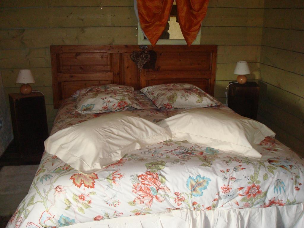 Aux Greniers A Reves Bed & Breakfast Plestan Luaran gambar