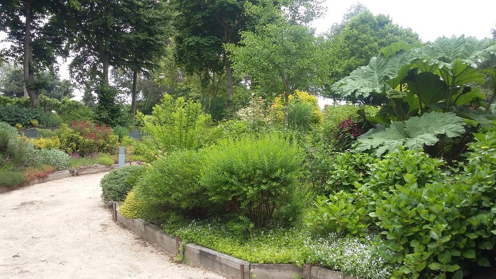 Aux Greniers A Reves Bed & Breakfast Plestan Luaran gambar