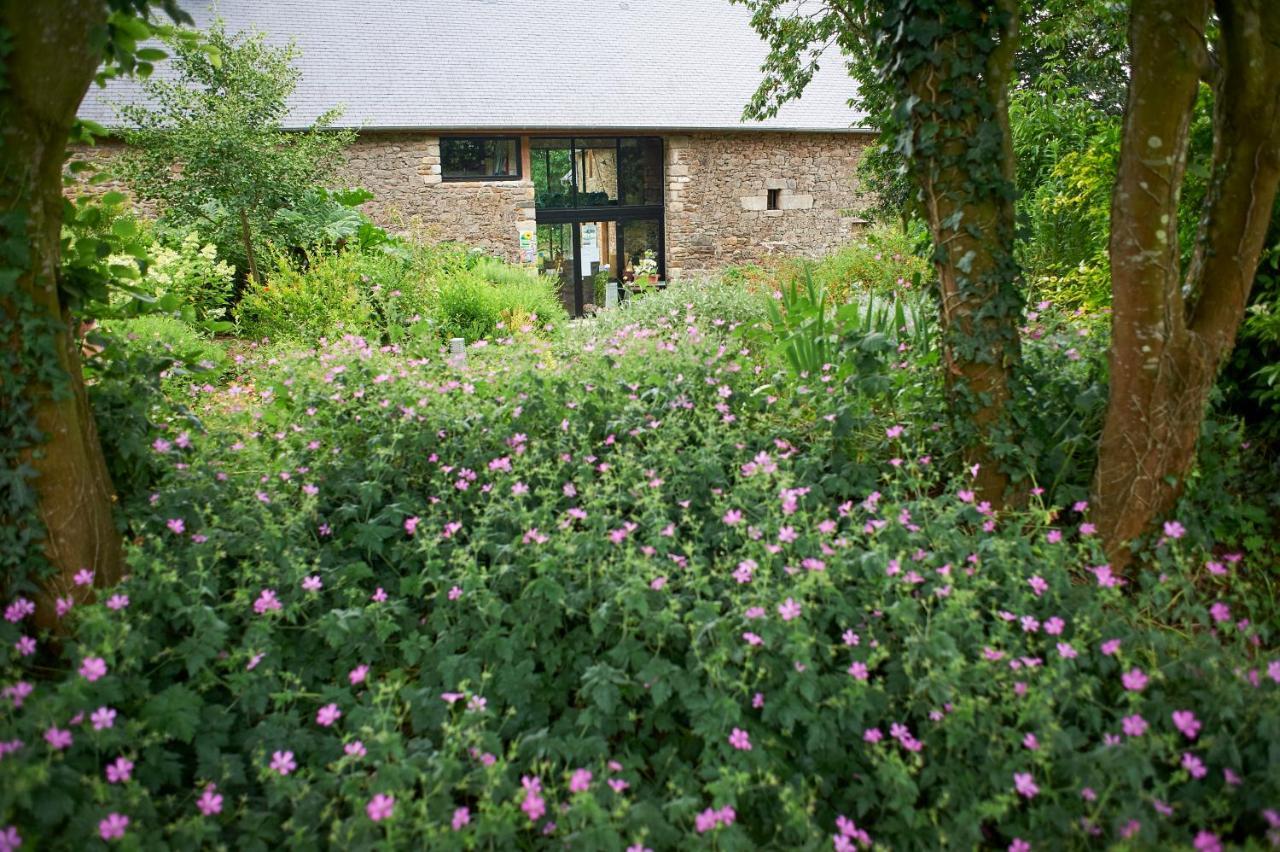 Aux Greniers A Reves Bed & Breakfast Plestan Luaran gambar