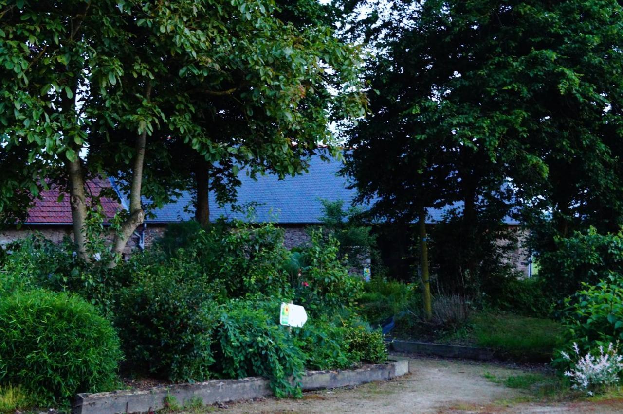 Aux Greniers A Reves Bed & Breakfast Plestan Luaran gambar
